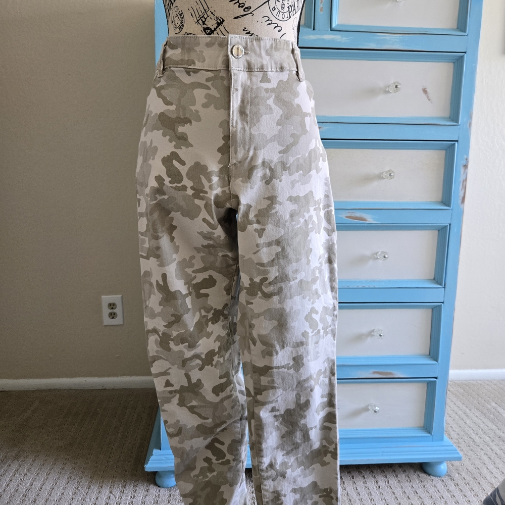 Calvin Klein Camouflage Ankle Pants